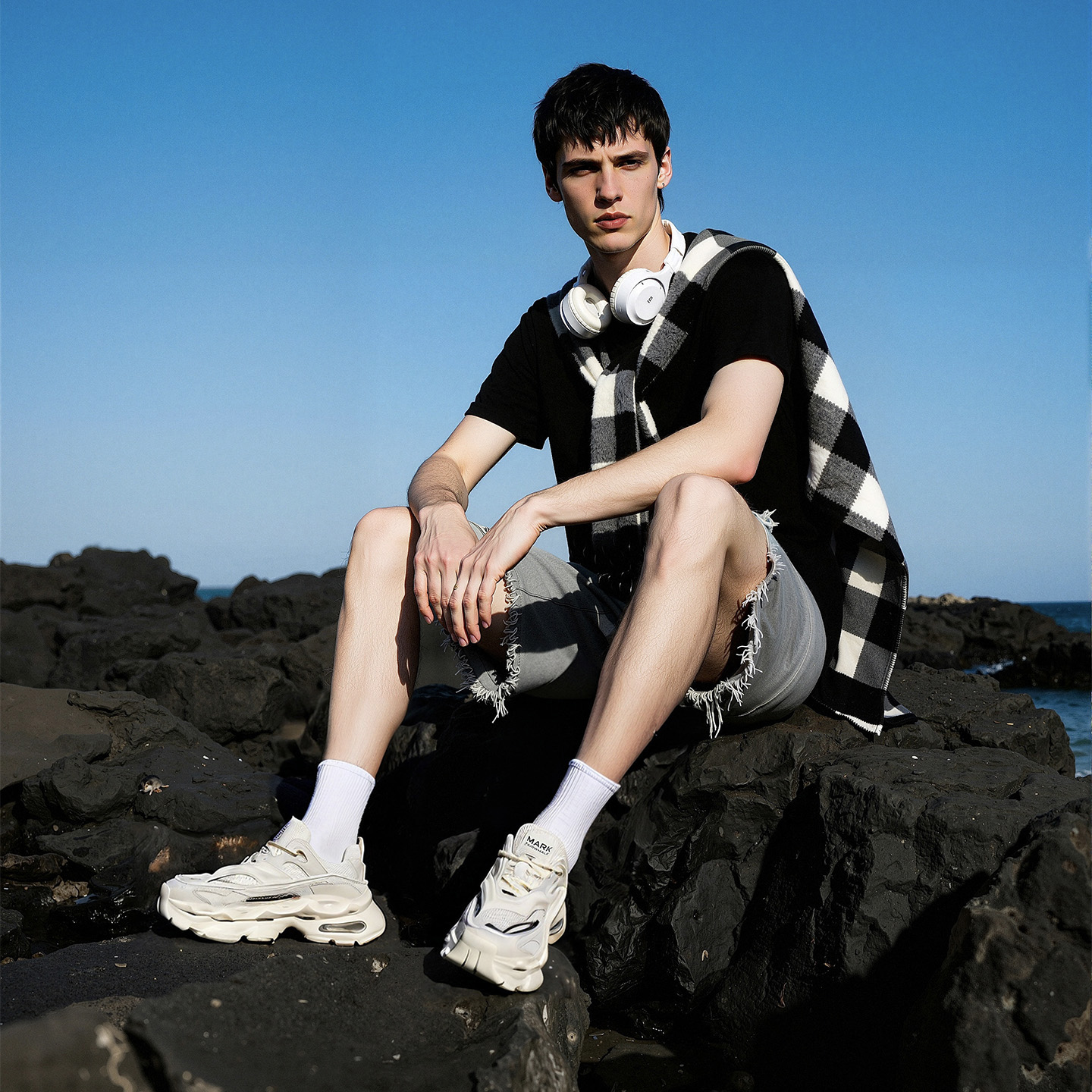 Air Cushion Wave Sole Mesh Chunky Sneakers with Streamlined Stitching - Image 3