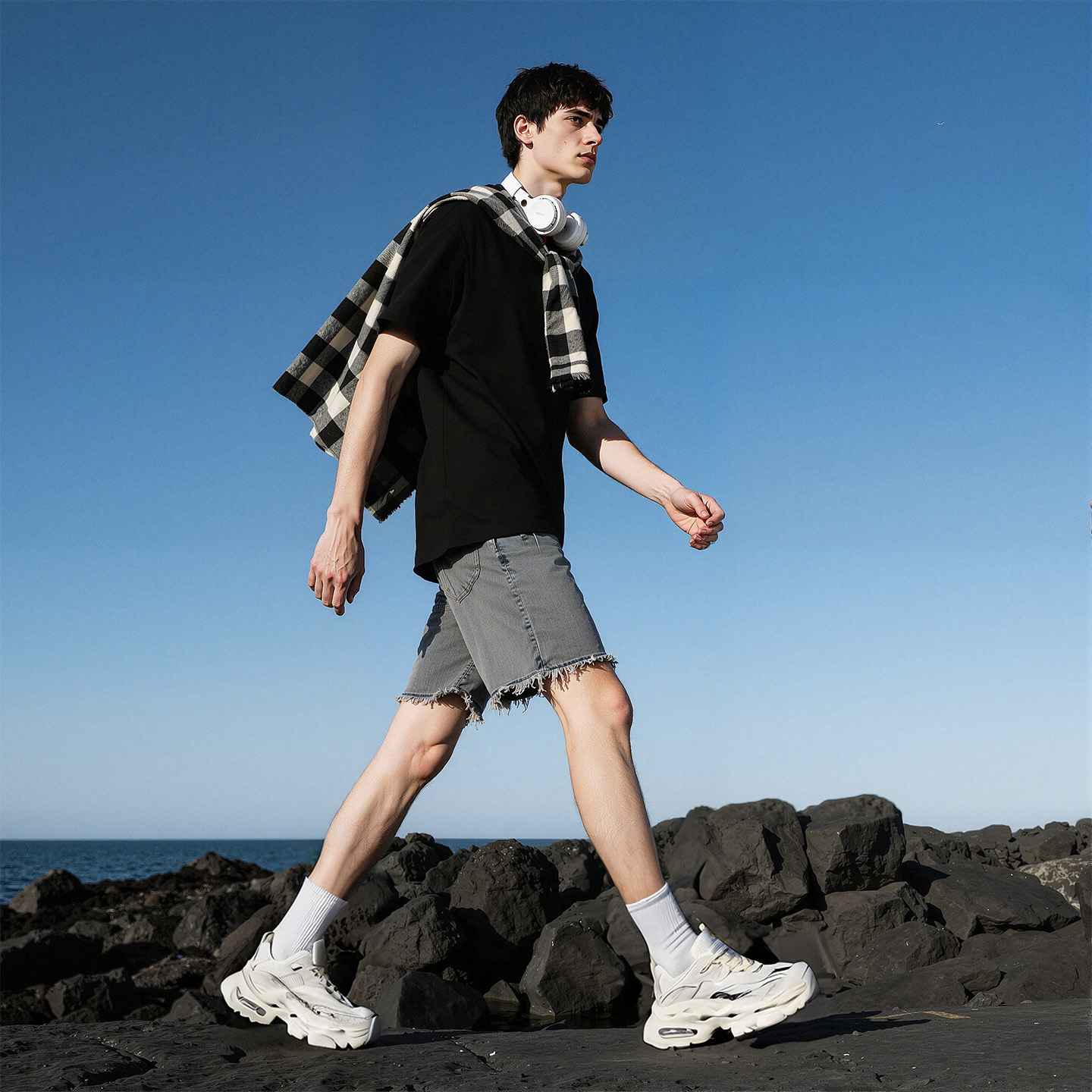 Air Cushion Wave Sole Mesh Chunky Sneakers with Streamlined Stitching - Image 4