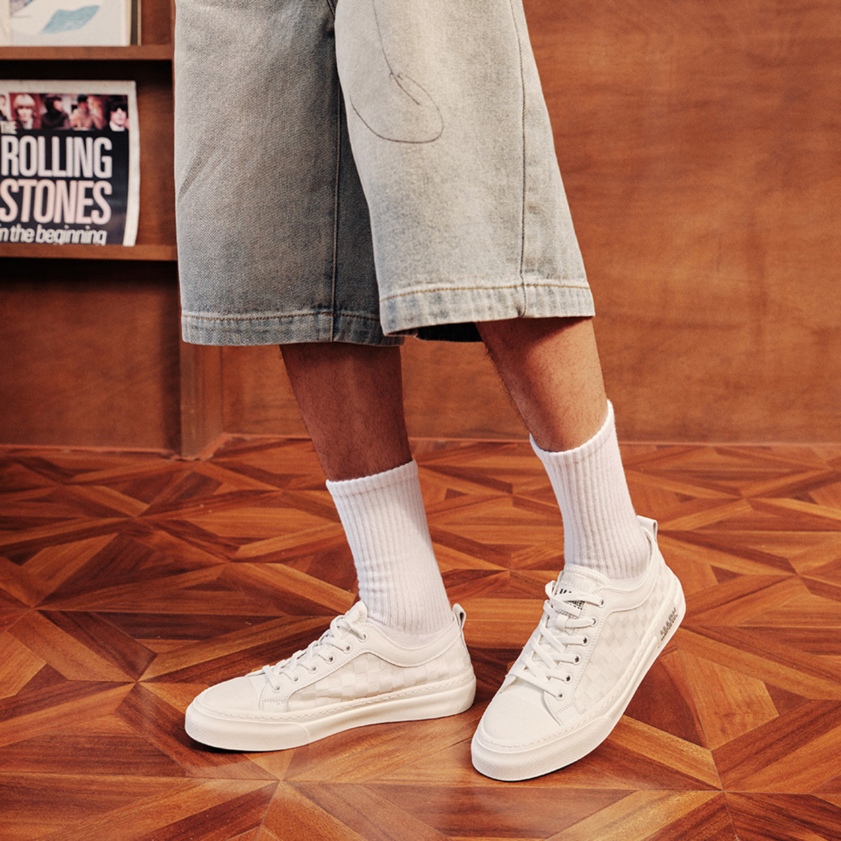 All White Low Top Casual Plaid Skate Shoes - Image 2