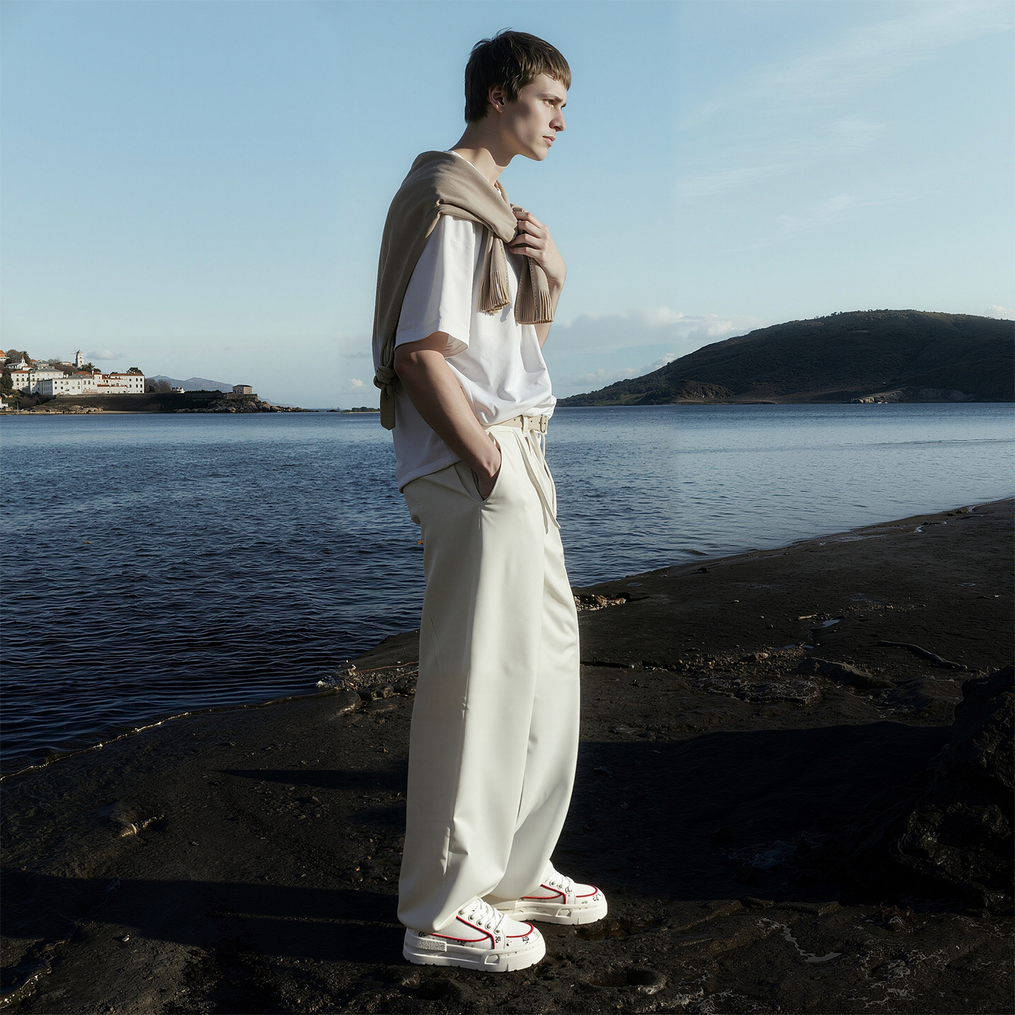 Mens Chunky Platform Leather Skate Shoes with Red Trims and Printed Patterns - Image 4