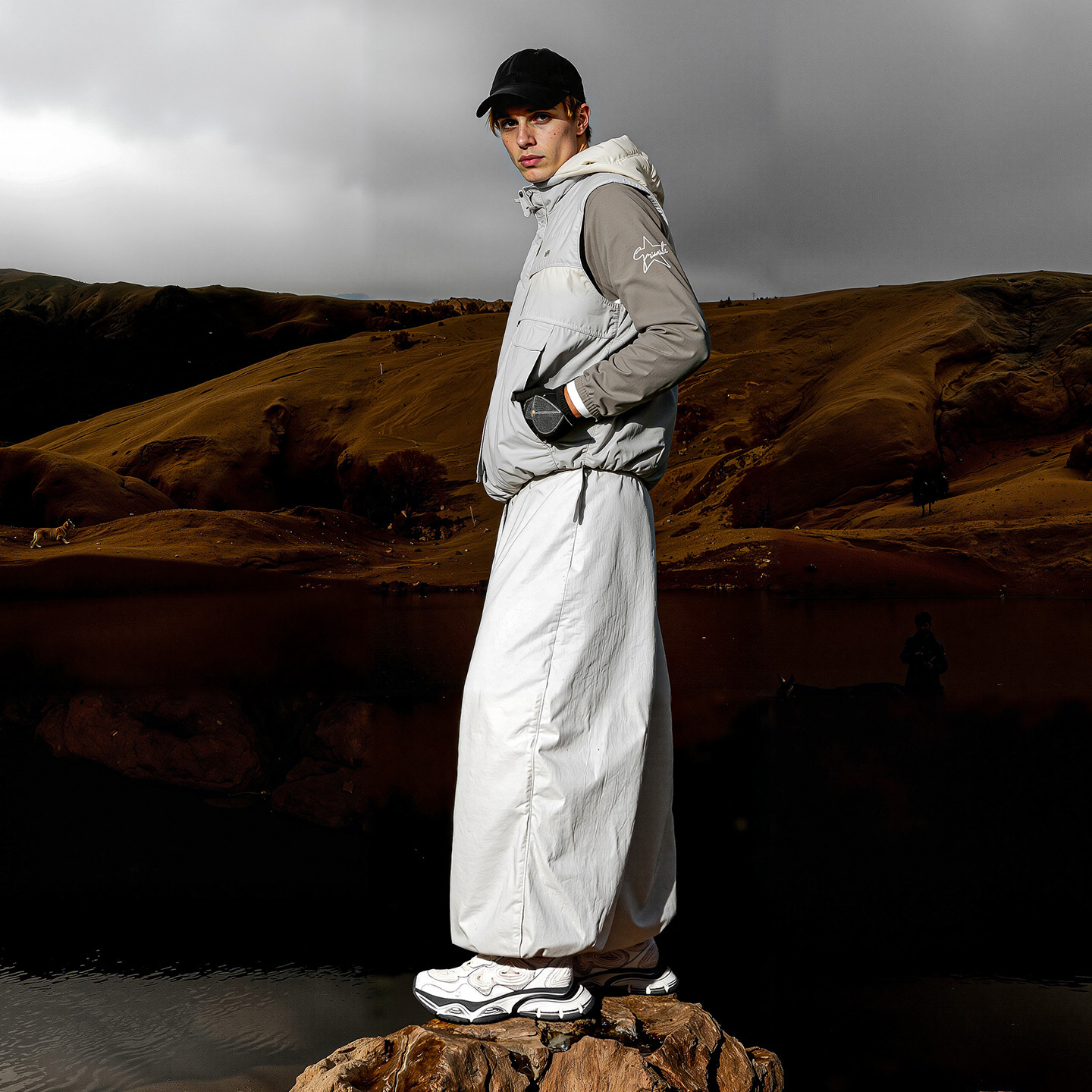 Mens Chunky Sole Swirl Textured Distressed Trendy Sneakers - Image 4