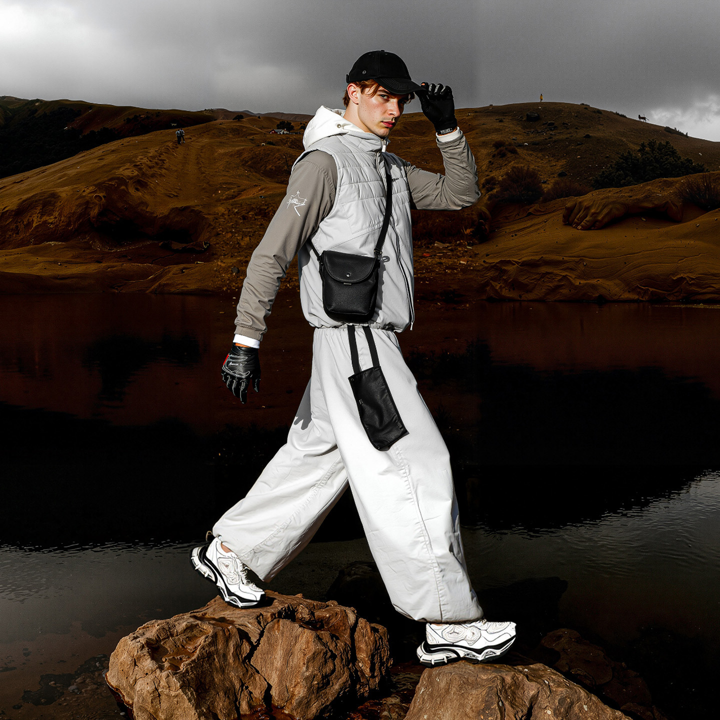 Mens Chunky Sole Swirl Textured Distressed Trendy Sneakers - Image 3