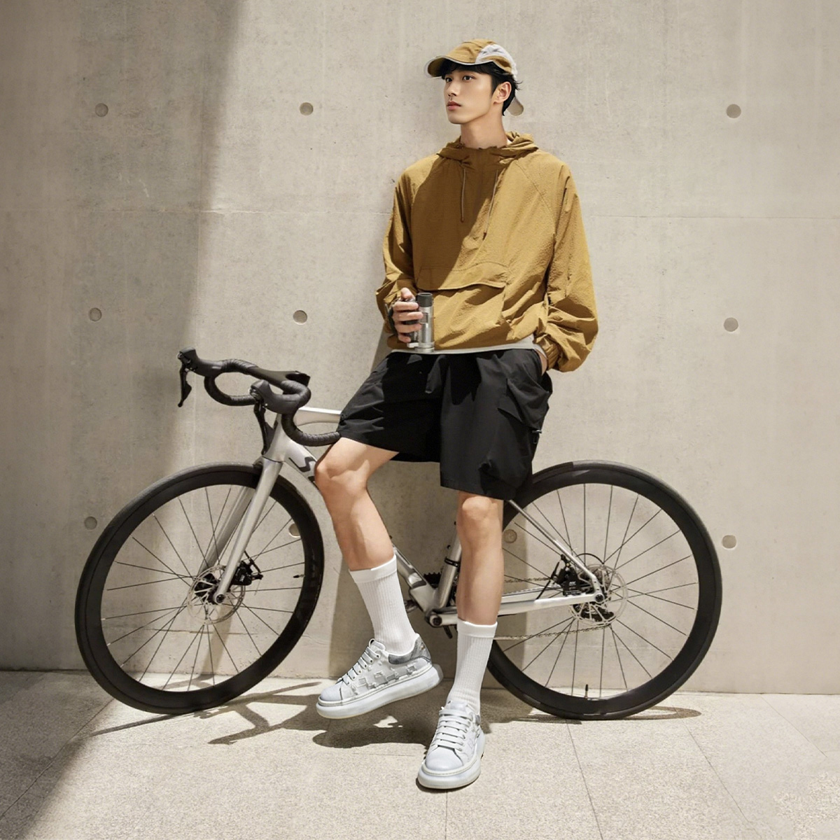 Mens Distressed Ripped Thick Sole Mesh Skate Shoes - Image 2