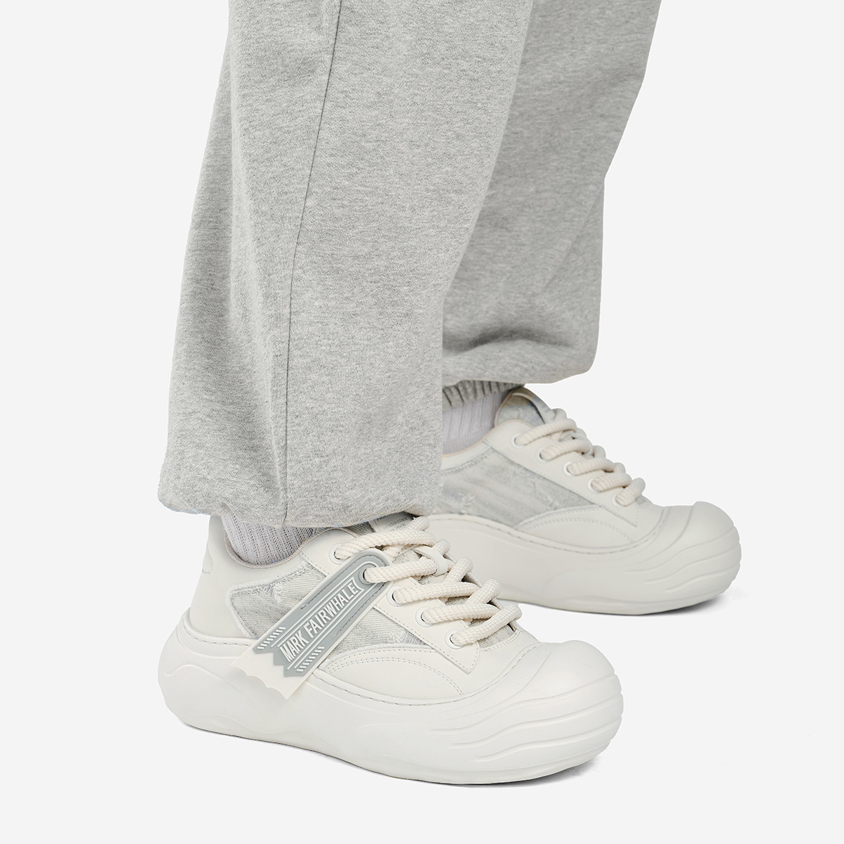 Mens Round Toe Leather Platform Skate Shoes with Decorative Trim - Image 2