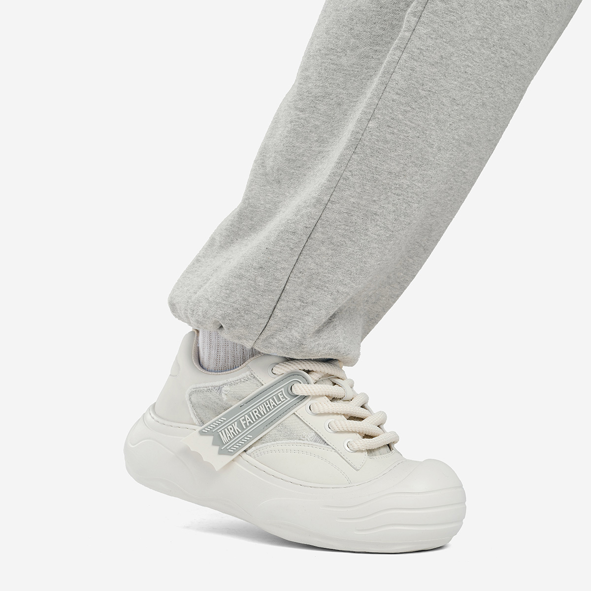 Mens Round Toe Leather Platform Skate Shoes with Decorative Trim - Image 3