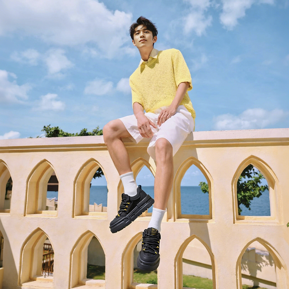 Mens Thick Shoelaces Spliced Denim Platform Sneakers - Image 3