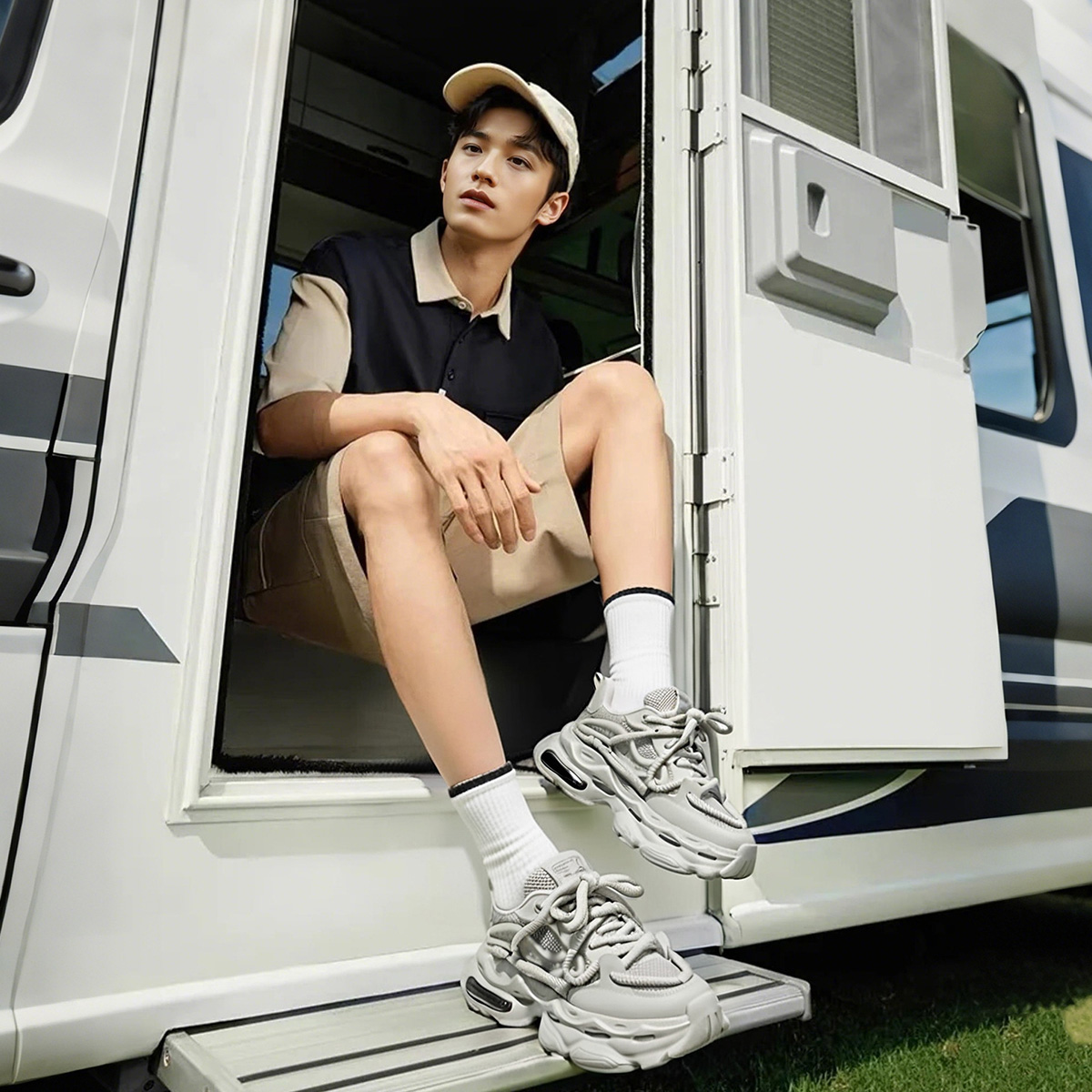 Thick Laces Mesh Chunky Sneakers with Air Cushion - Image 4