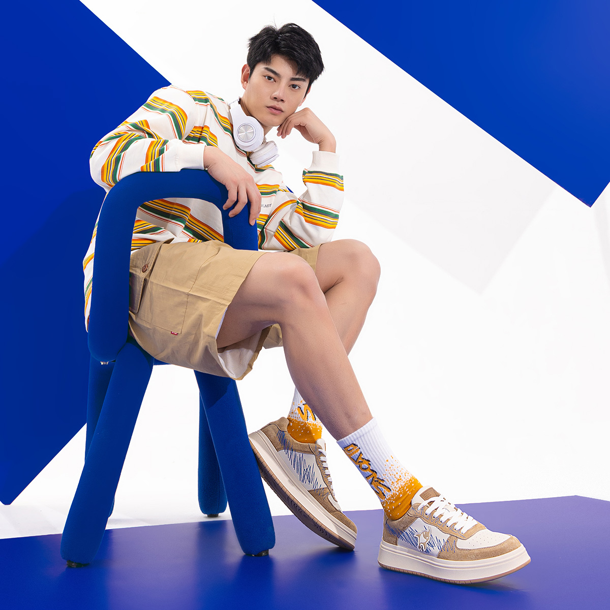 Contrast Zigzag Stitching Suede Platform Skate Shoes with Embossed Logo - Image 3