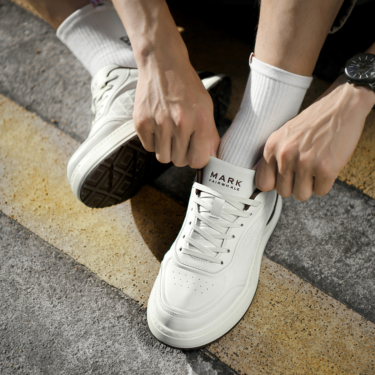 Mens Breathable Platform Skate Shoes Color Blocked with Embossed Leather Upper - Image 4