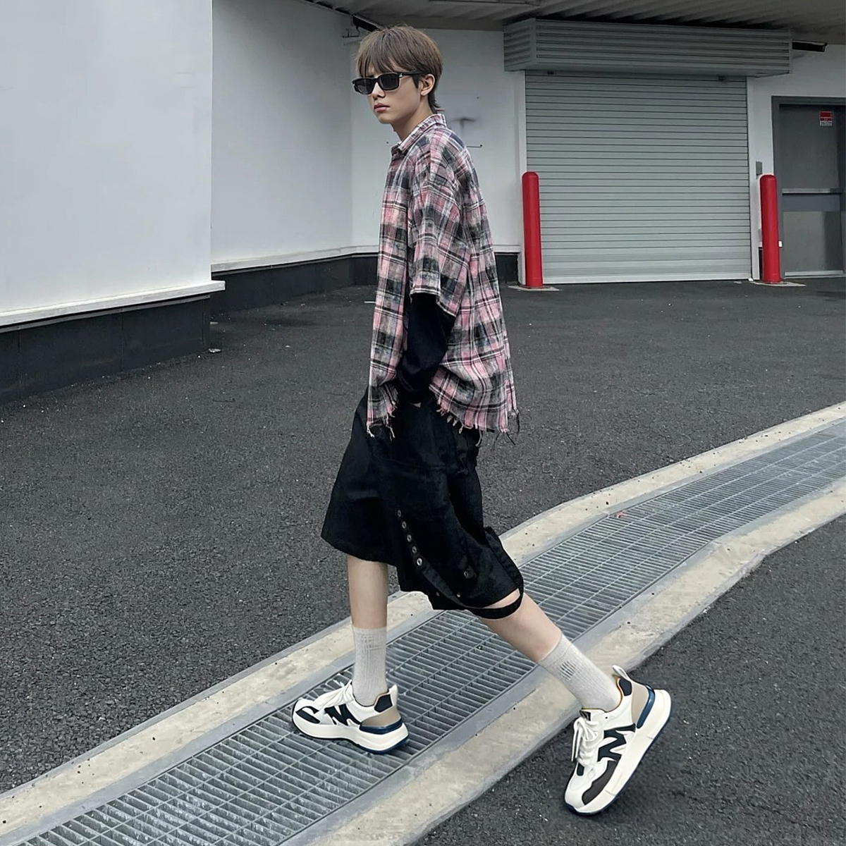 Mens Color Block M Letter Overlays Soft Sole Sneakers - Image 4